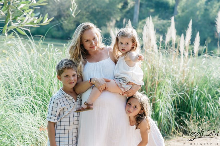 Une jolie séance photo grossesse avec Alena et sa famille à Villeneuve Loubet