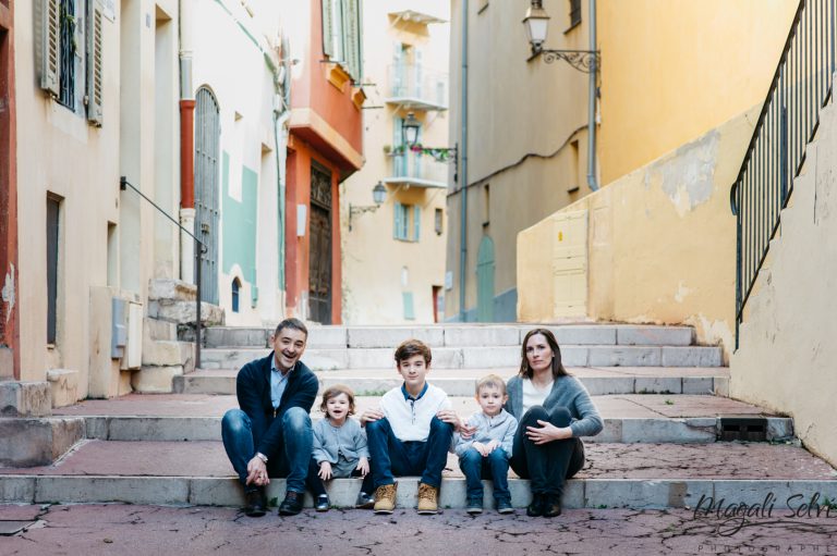 Séance photo en famille dans le Vieux Nice avec Alban et sa famille