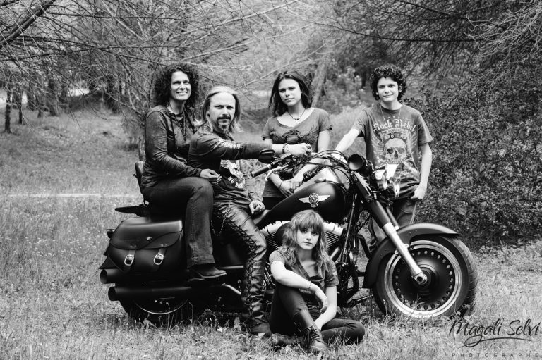 Séance photo en famille avec moto à Mouans Sartoux