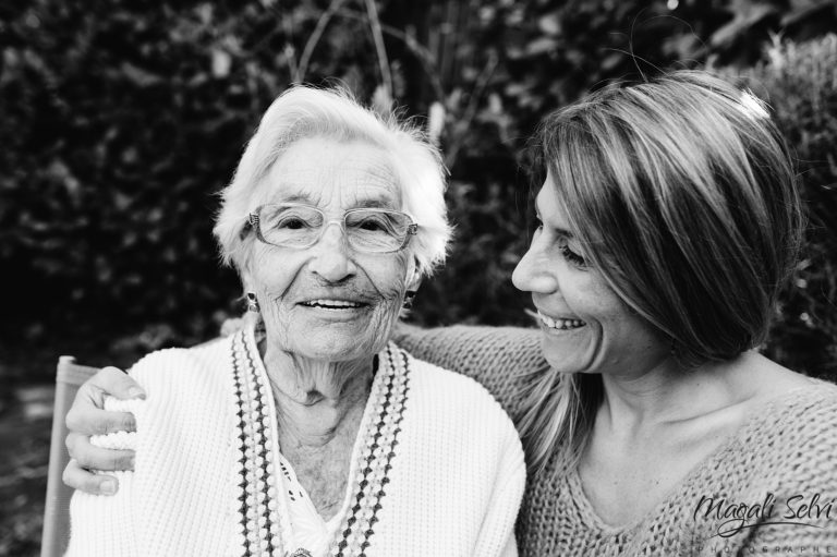 Séance photo famille petite fille et grand-mère à Vallauris