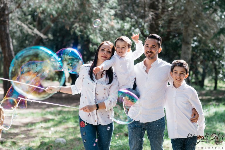 Séance photo enfant à Nice thème Bulles géantes