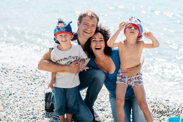 Reportage photo lifestyle famille en bord de Mer à Roquebrune Cap Martin