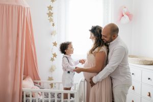 seance photo grossesse lifestyle - photographe lifestyle nice - magali selvi photographe - photographe famille alpes maritimes - photos au naturel - photos de grossesse a domicile - seance grossesse en exterieur nice