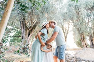 seance photo grossesse lifestyle - photographe lifestyle nice - magali selvi photographe - photographe famille alpes maritimes - photos au naturel - photos de grossesse a domicile - seance grossesse en exterieur nice