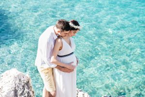 seance photo grossesse lifestyle - photographe lifestyle nice - magali selvi photographe - photographe famille alpes maritimes - photos au naturel - photos de grossesse a domicile - seance grossesse en exterieur nice