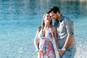 seance photo grossesse lifestyle - photographe lifestyle nice - magali selvi photographe - photographe famille alpes maritimes - photos au naturel - photos de grossesse a domicile - seance grossesse en exterieur nice
