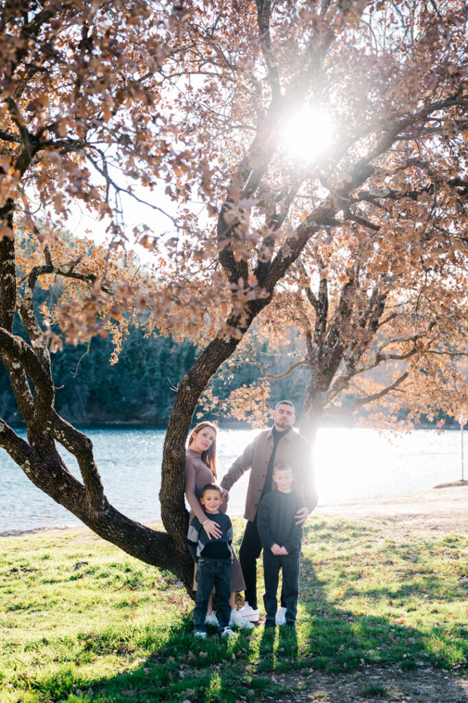 Reportage photo grossesse au bord d'un lac